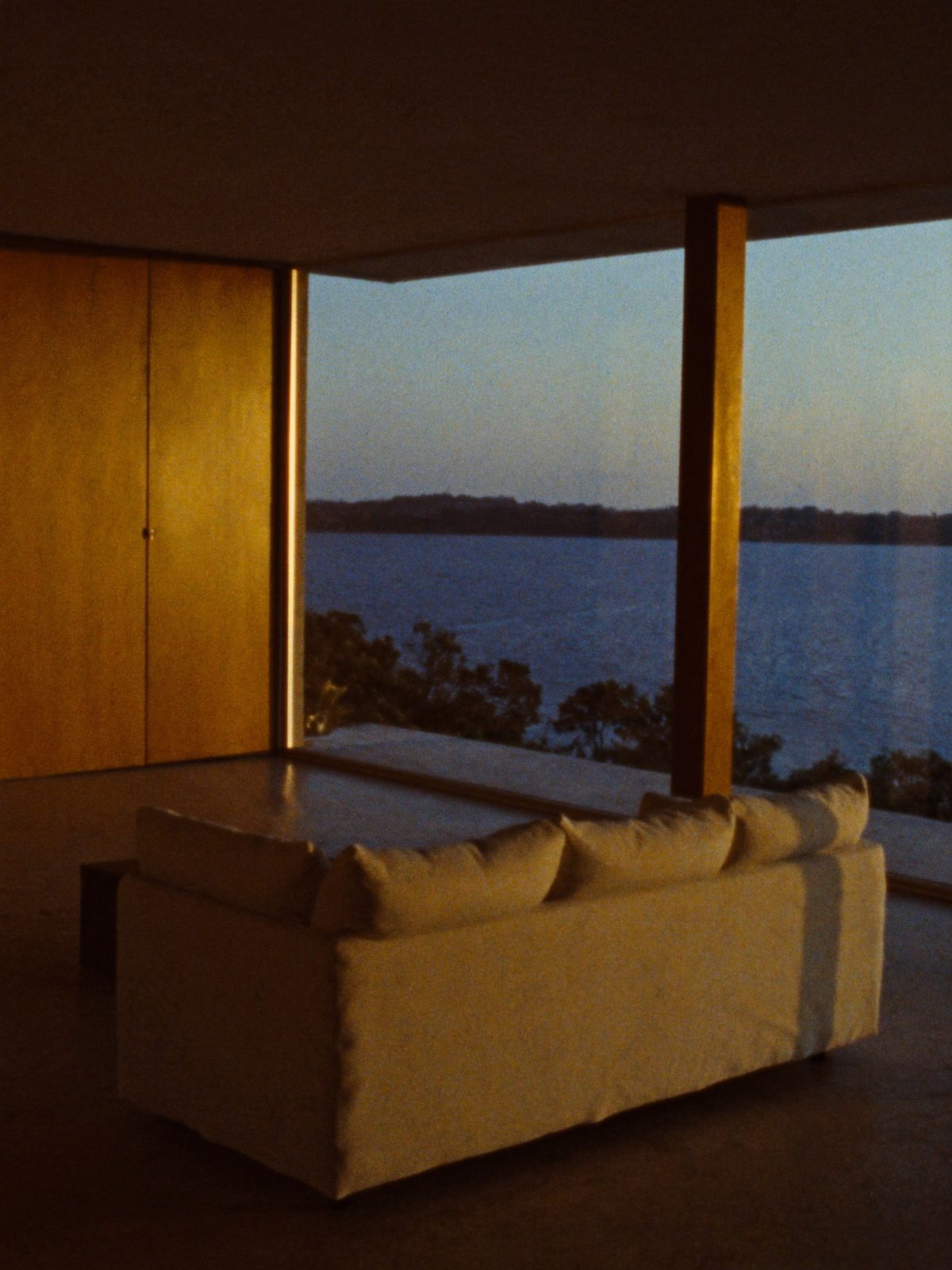 Interior de casa de campo de alto padrão na Fazenda do Lago, Abadiânia, Goiás