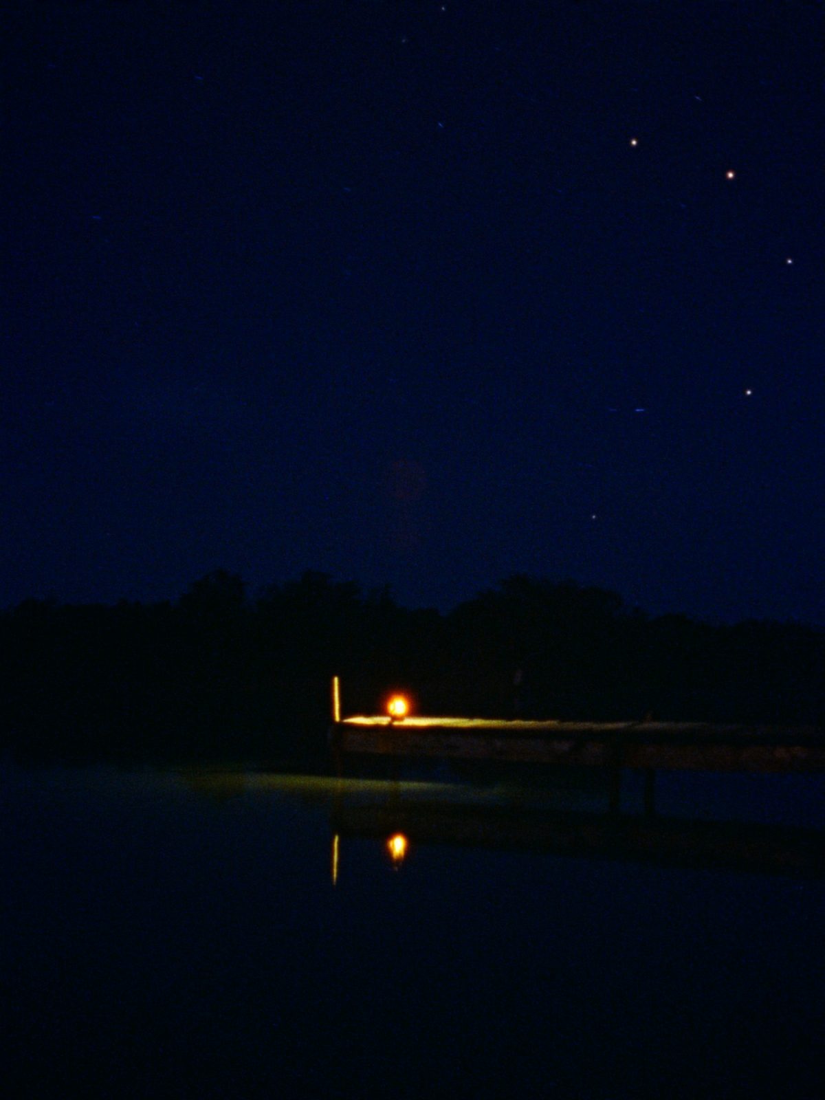 Noite estrelada sobre o Lago Corumbá IV